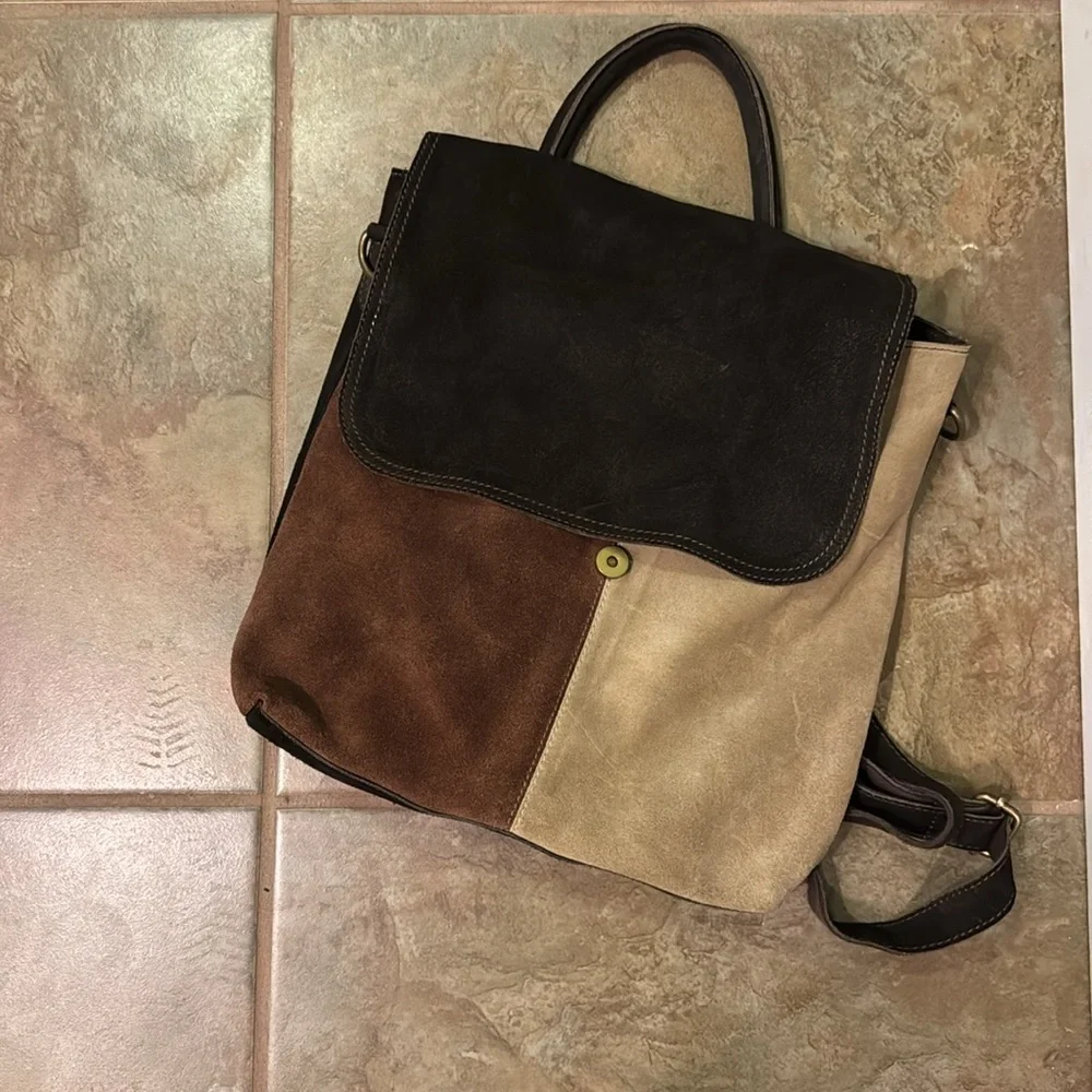 Back pack - Picture 2 of 2